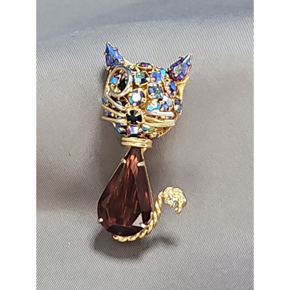 Warner Cat Brooch Pin Vintage Aurora Borealis Rhinestones Confetti Cabochon Pin
